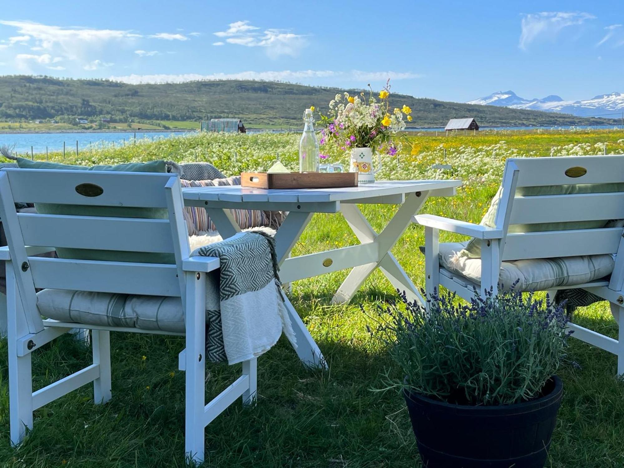 Hos Laura & Valdemar Villa Nord-Lenangen Luaran gambar
