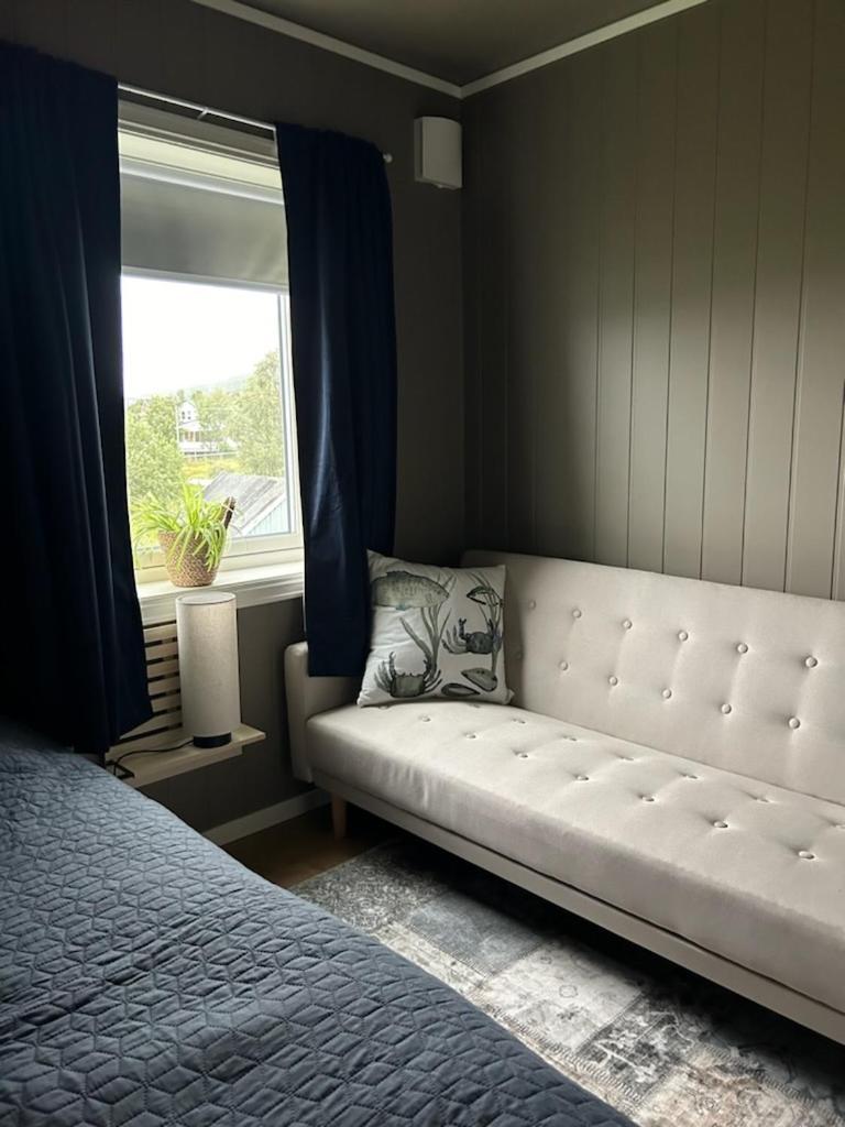 Hos Laura & Valdemar Villa Nord-Lenangen Luaran gambar